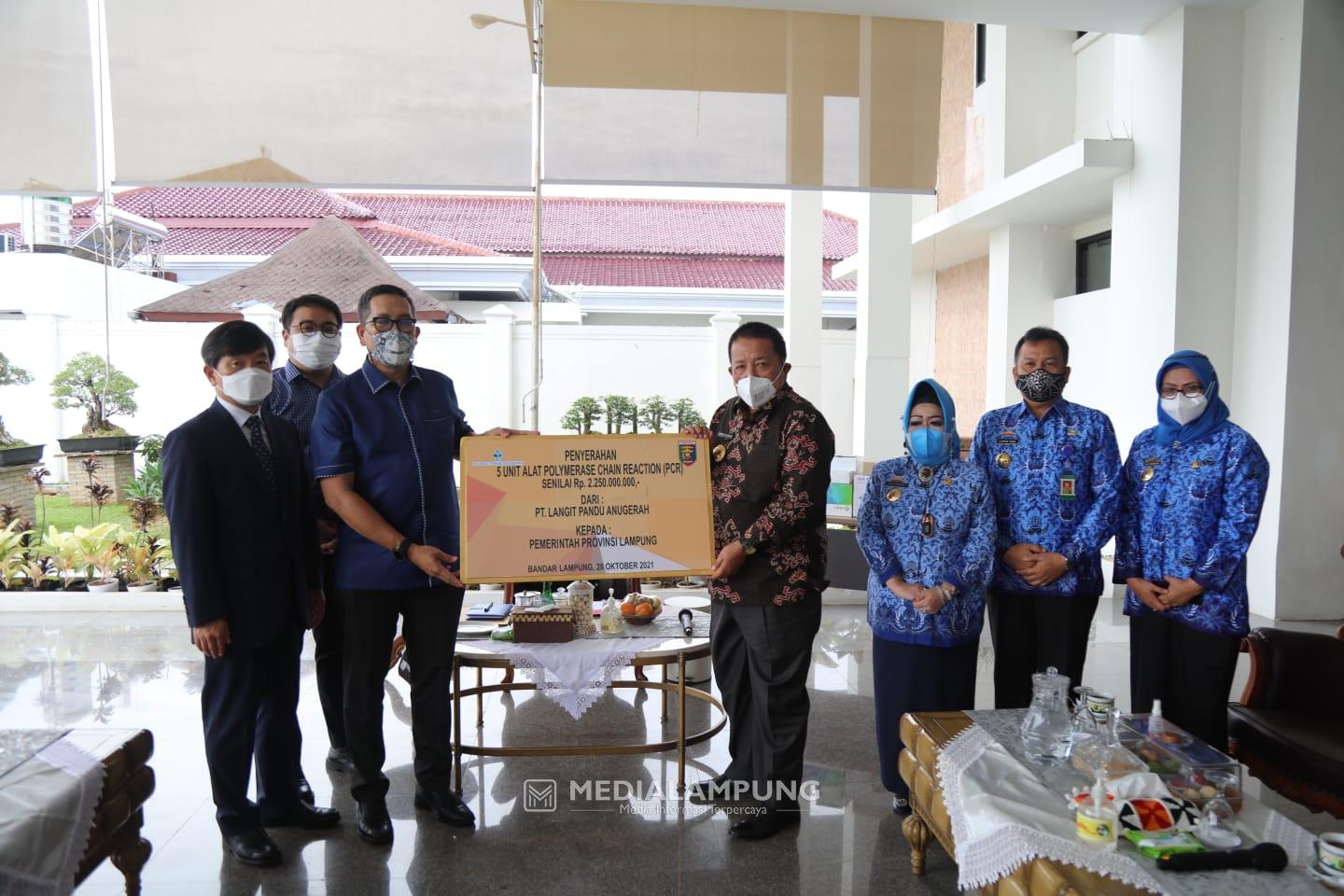 Pemprov Lampung Terima Bantuan Alat PCR dari PT Langit Pandu Anugerah