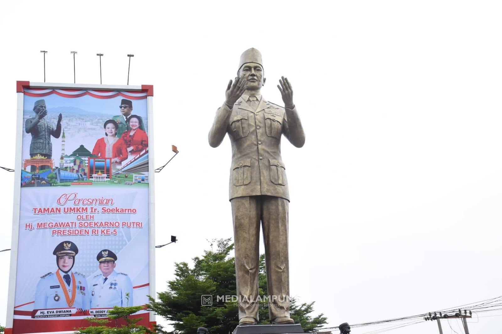 Megawati Resmikan Patung Soekarno di Bandarlampung Secara Virtual