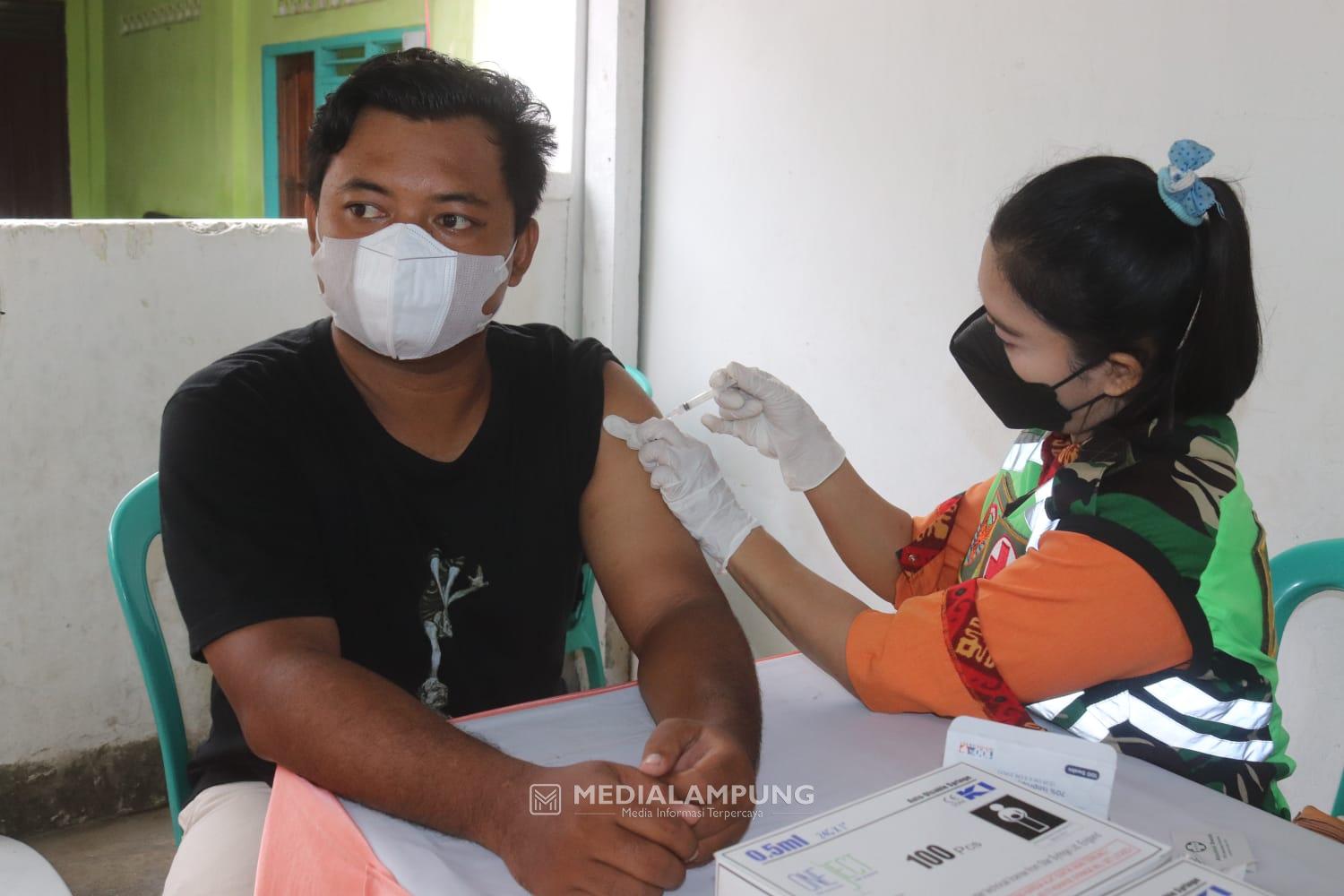 Vaksinasi Kodim KBL Menyasar Pemukiman Warga Wilayah TbS