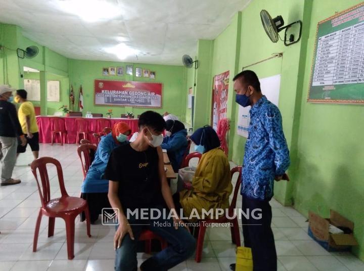 Gedongair Terus Memaksimalkan Vaksinasi Secara Door To Door