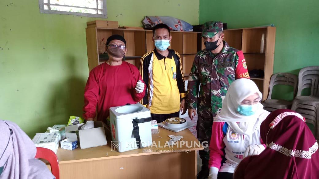 Kampung Tanjung Sari Bersama Puskesmas Bumi Baru Gelar Vaksinasi