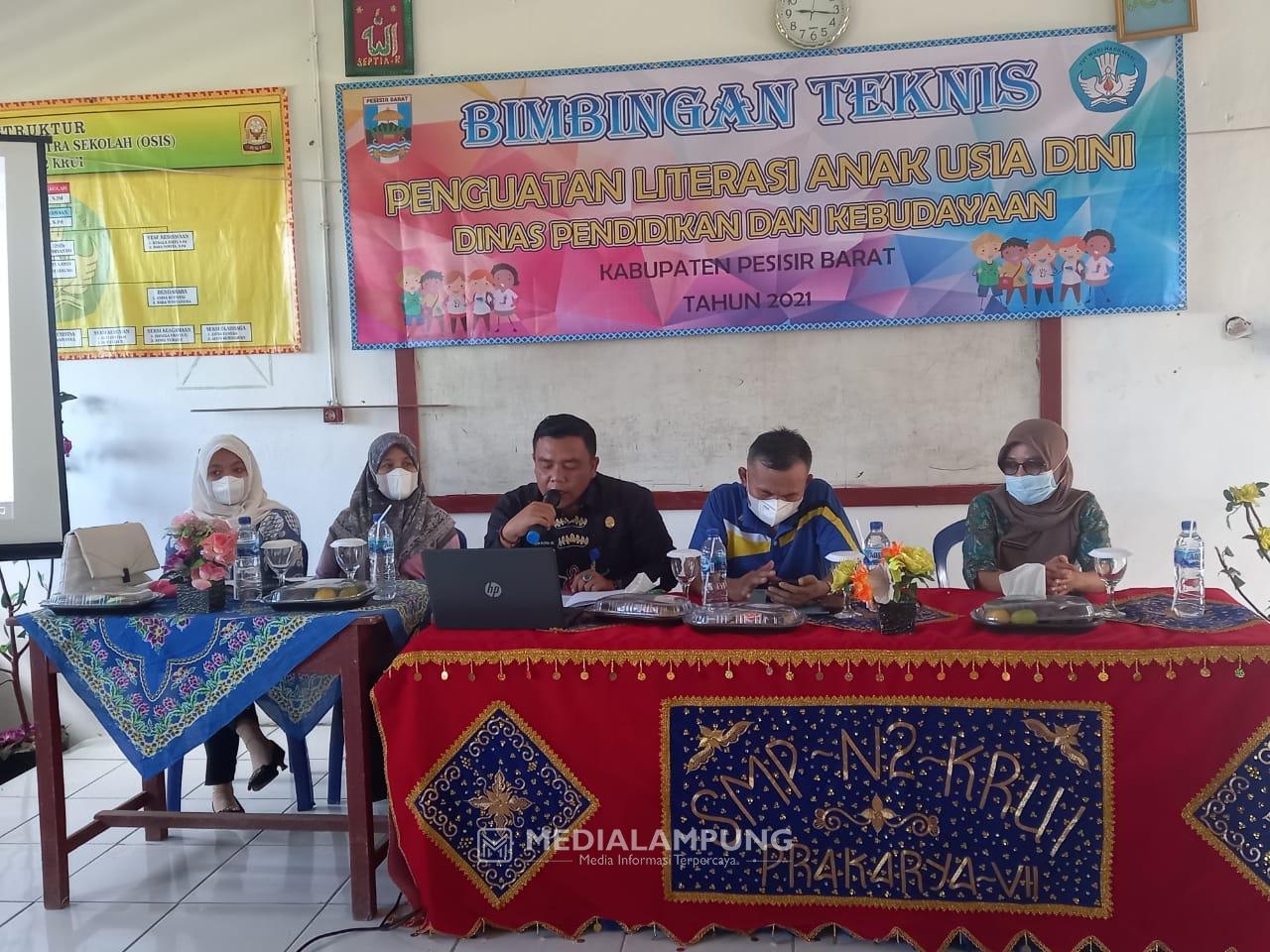 Disdikbud Pesbar Gelar Bimtek Penguatan Literasi Anak Usia Dini