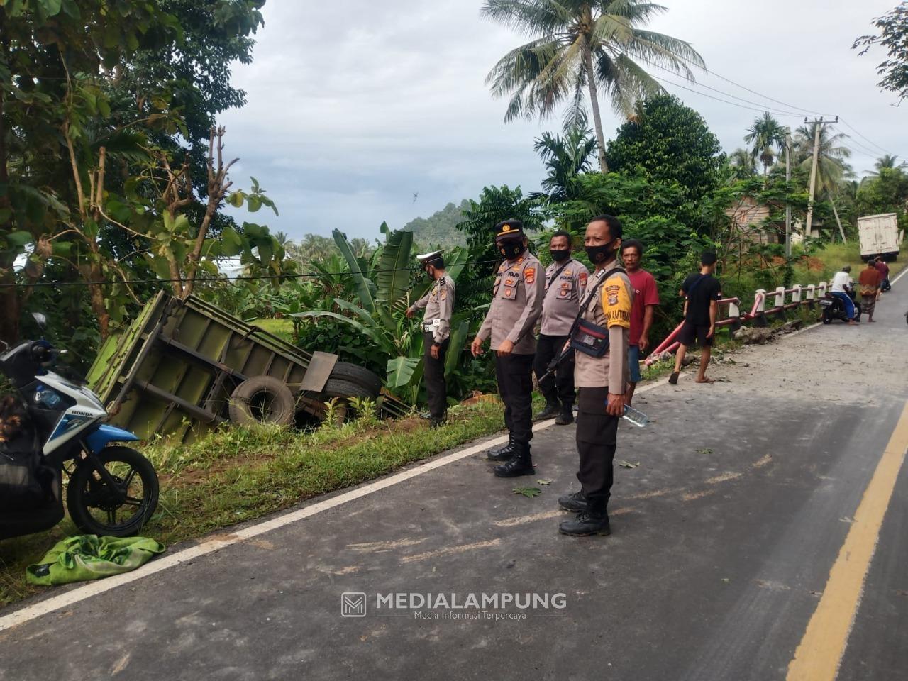 Lakalantas Tunggal, Pengemudi Patah Kaki