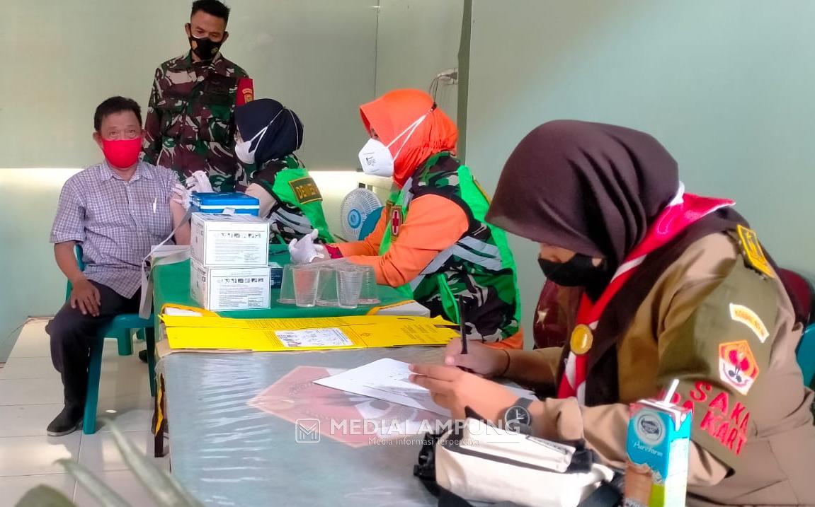 Koramil 410-01/Panjang Lakukan Vaksinasi di Wilayah Binaan