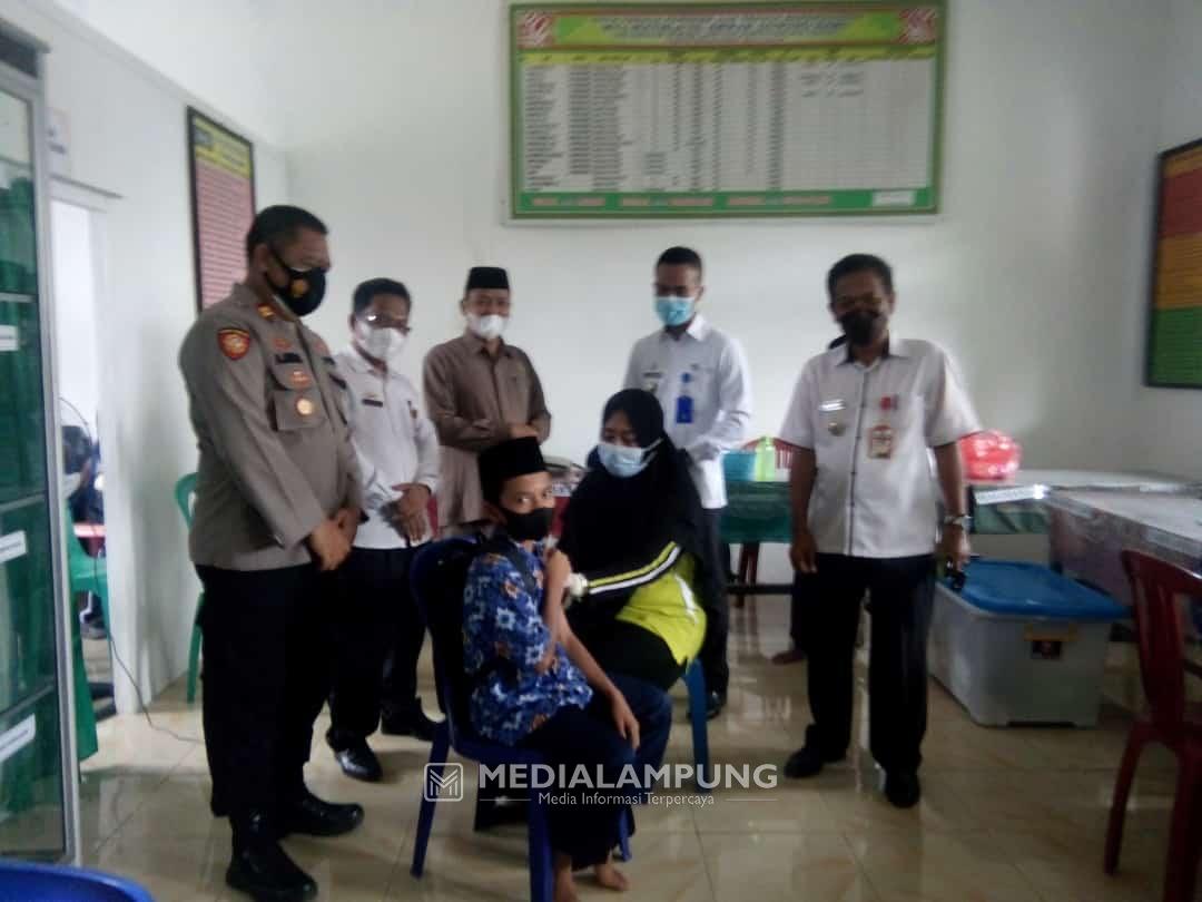 Puskesmas Gunung Labuhan Gelar Vaksinasi untuk Pelajar dan Masyarakat Umum