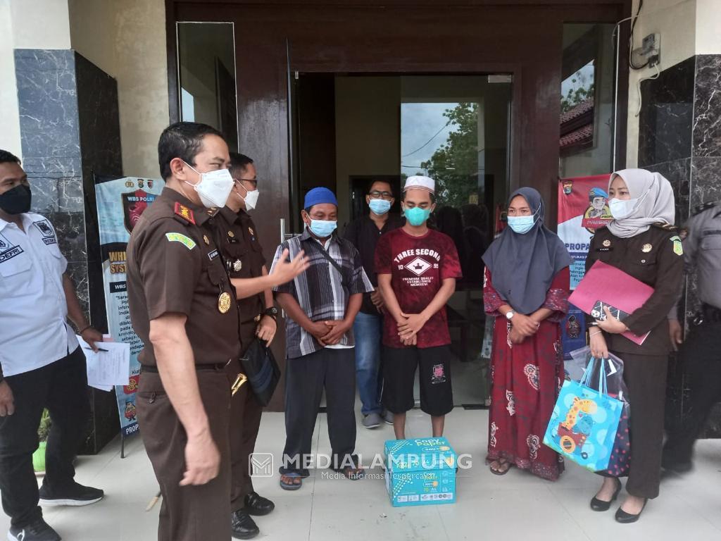 Kejari Pringsewu Selesaikan Perkara Dugaan Penadahan dengan Restorative Justice