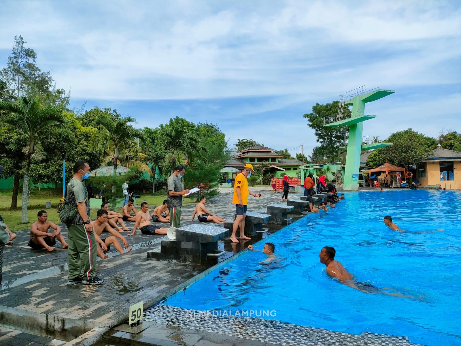 Tingkatkan Ketangkasan Prajurit, Kodim KBL Laksanakan Renang 50 Meter