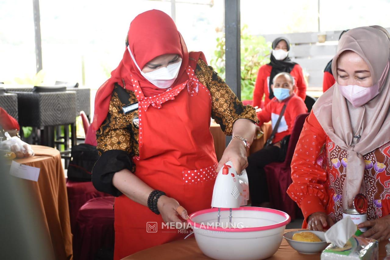 Bunda Eva Buka Pelatihan IKM di Hotel Grand Praba