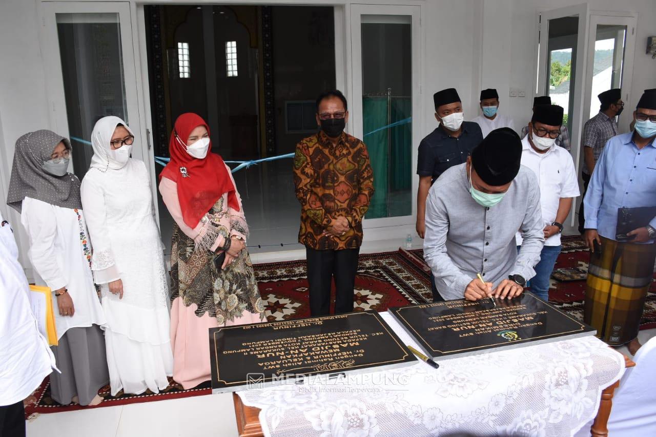 Hadiri Peresmian Masjid An-Nur, Bunda Eva Serahkan Sejumlah Bantuan