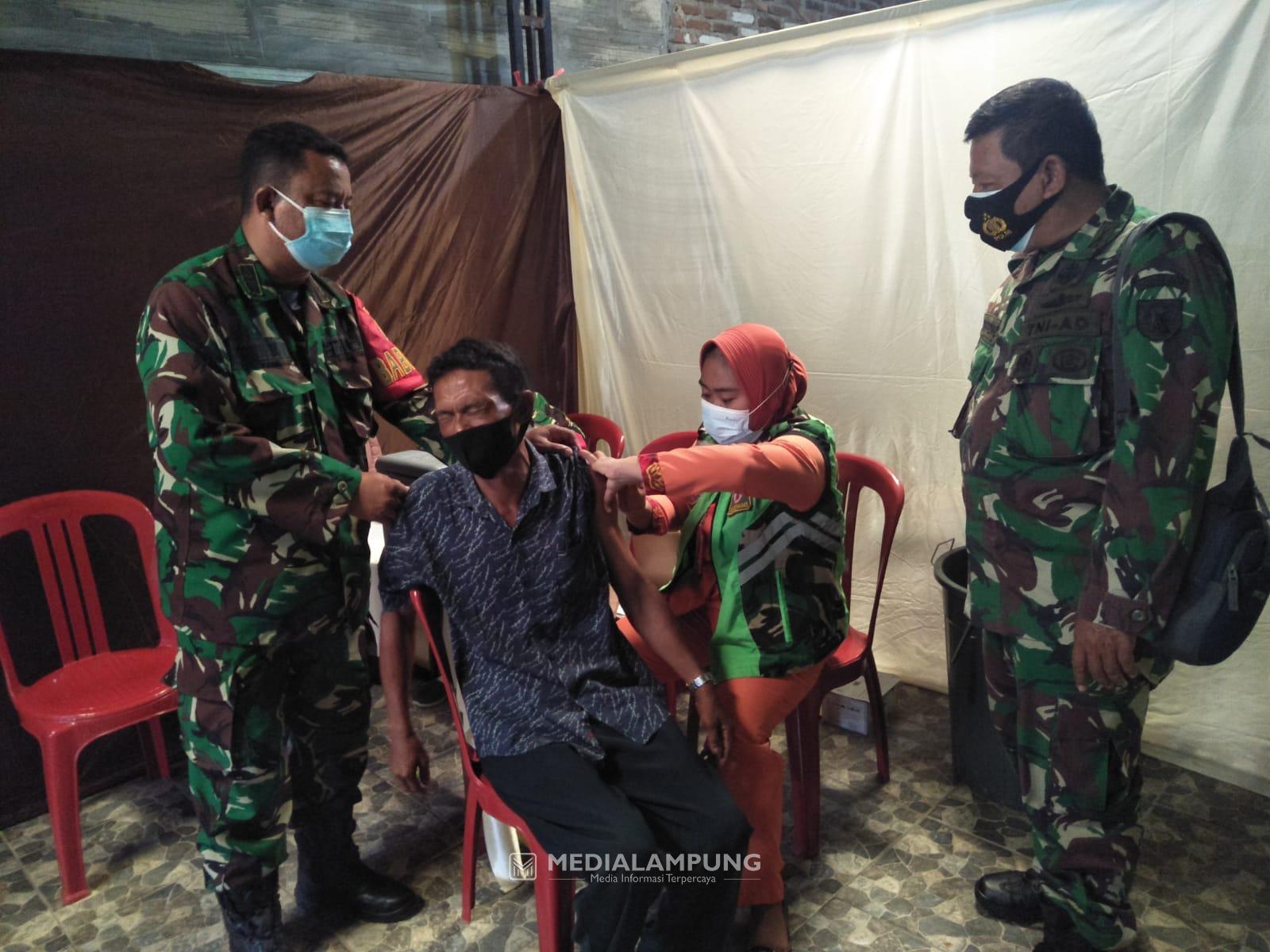 Gelar Vaksinasi, 110 Dosis Vaksin Sinovac Diberi untuk Warga Binaan Koramil Kedaton