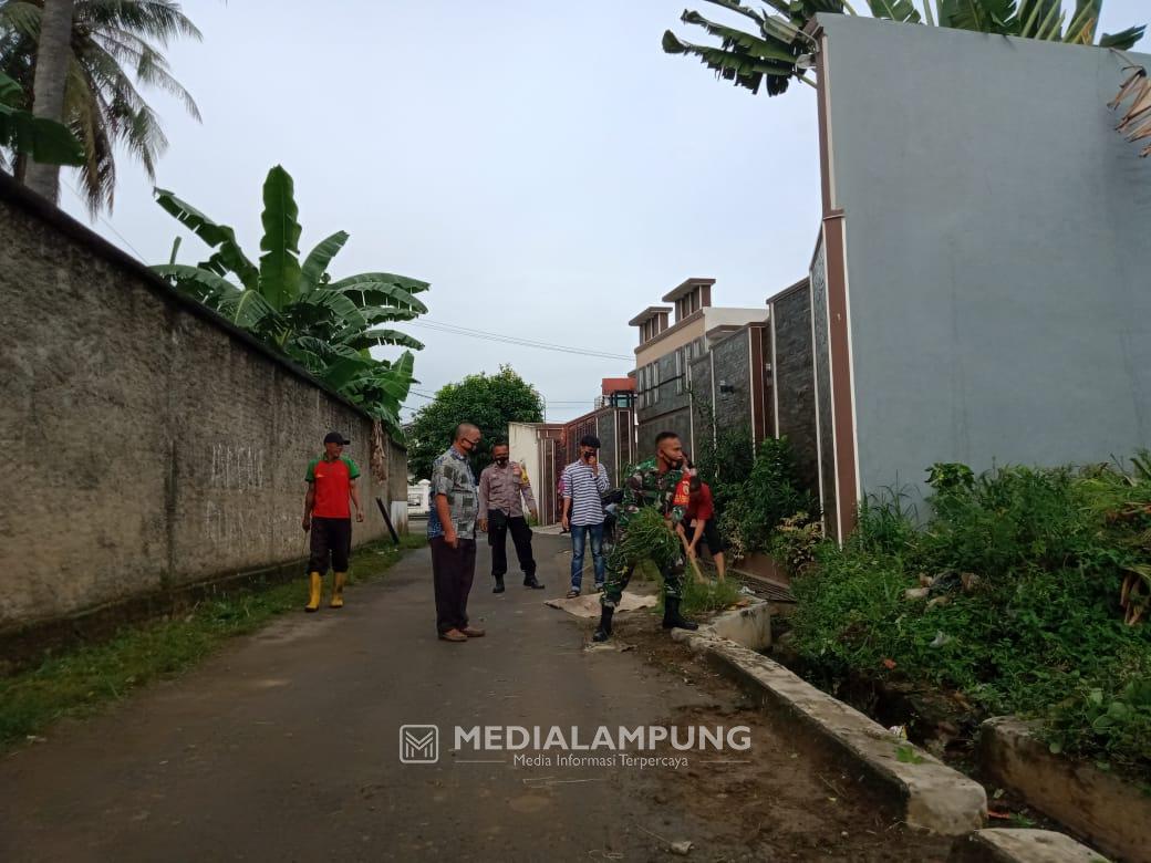 Kerja Bakti, Warga Tiga RT di Kotasepang Bersihkan Saluran Air