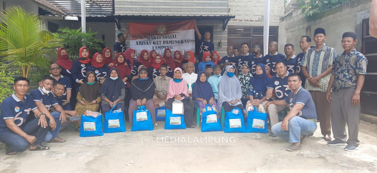 Gelar Baksos, Alumni 637 Pamungkas Lampung Bagikan Puluhan Paket Sembako ke Warga Lamteng