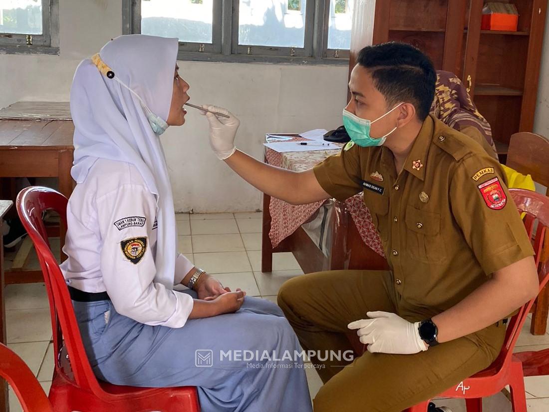 Pihak Puskesmas Lakukan Penjaringan Kesehatan Berkala SMAN 1 Kebuntebu