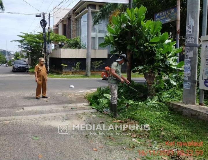 Lurah Rawalaut Adakan Aksi Bersih-bersih
