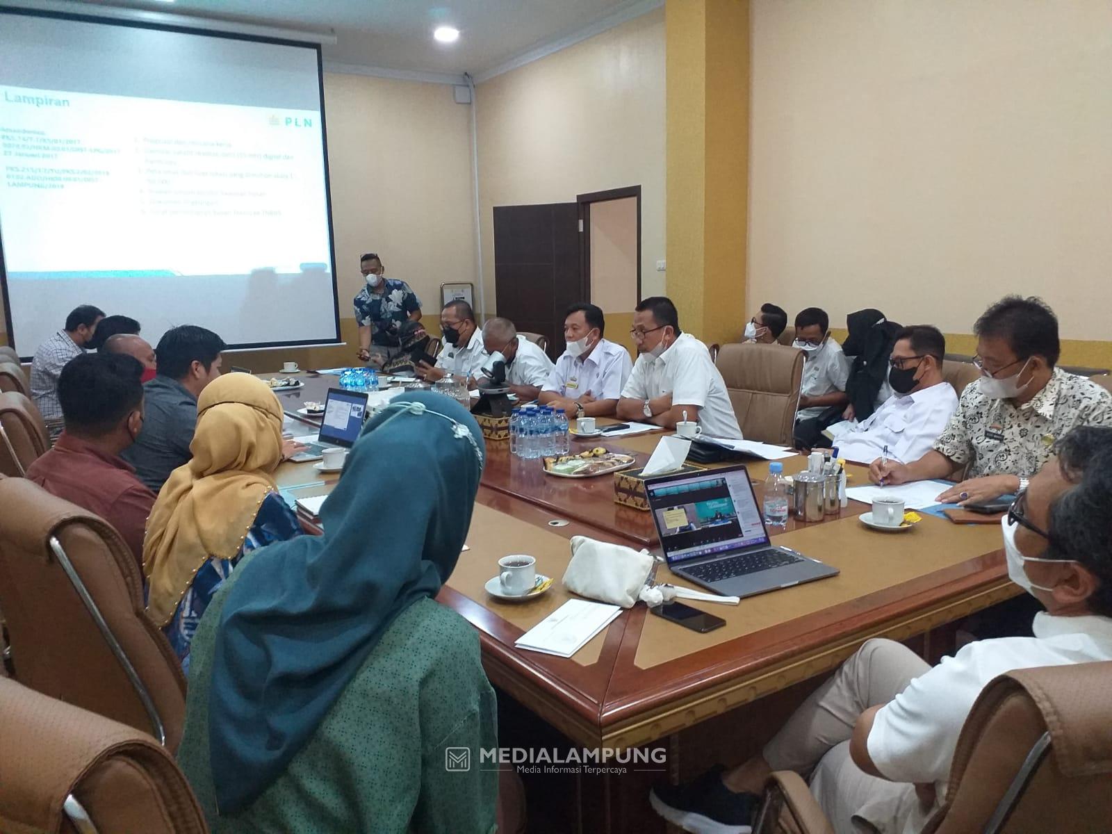 Soal Jaringan Listrik ke Way Haru, Pemkab Pesbar Koordinasi dengan PT. PLN IUD Lampung