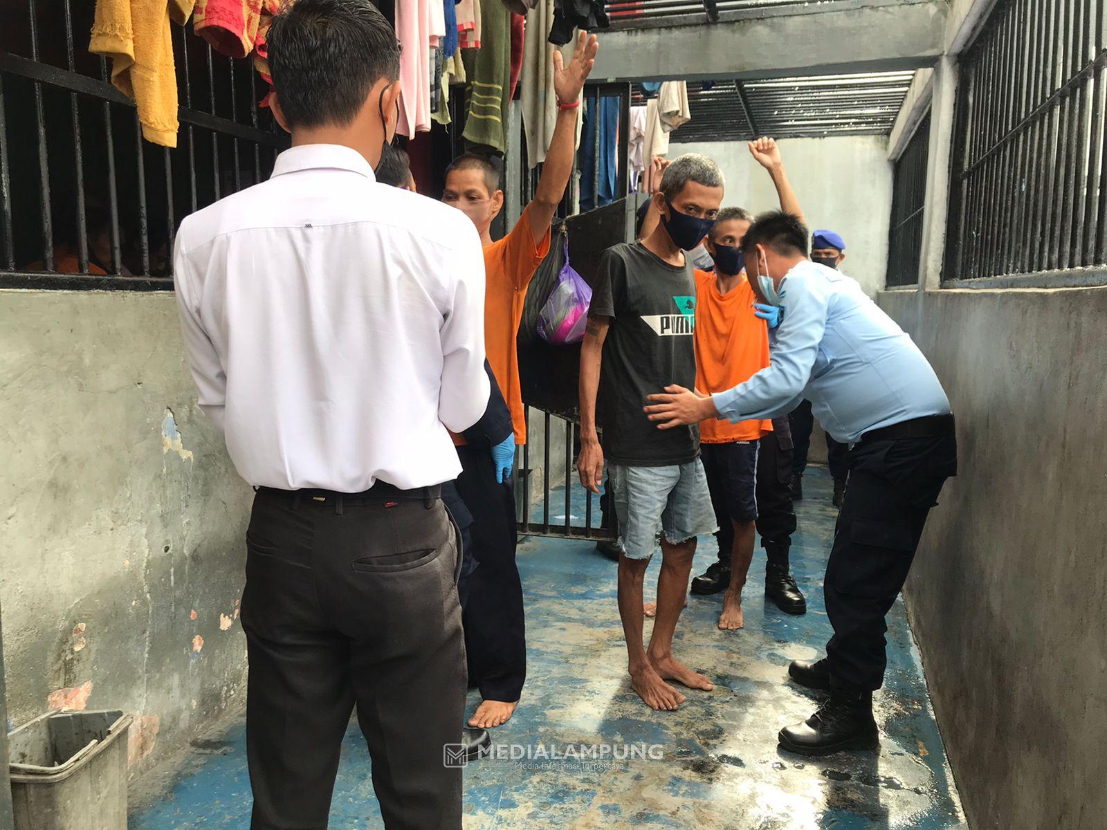 Rutan Krui Geledah Kamar Hunian, Hingga Tes Urine WBP