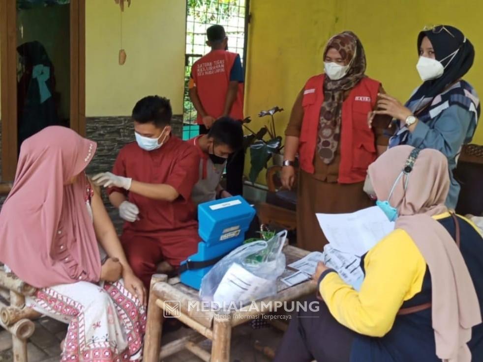 Lurah Ferdiana Sari Upayakan Vaksin Covid-19 Tercapai Desember