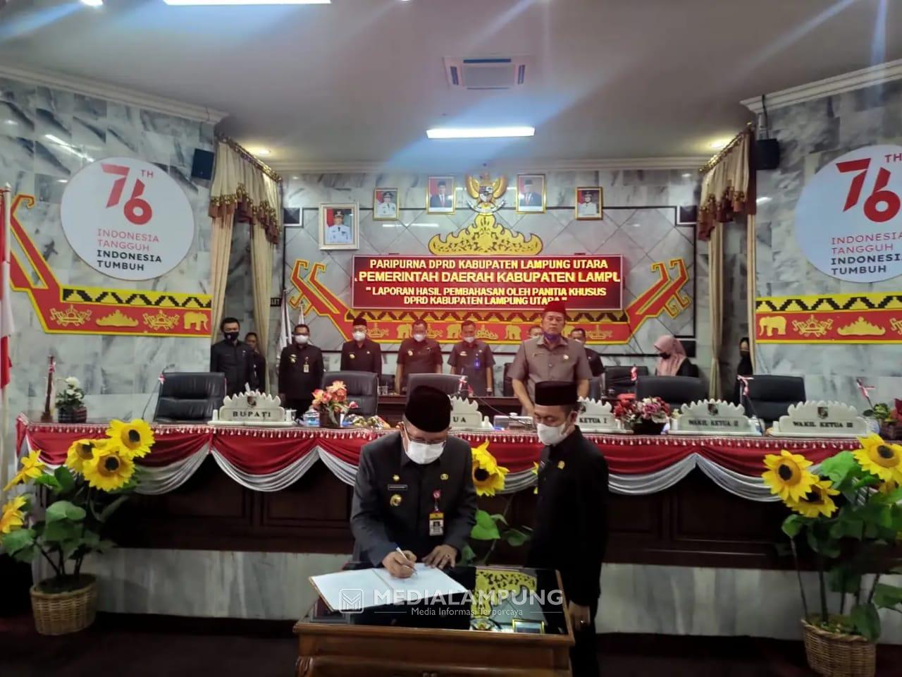 DPRD Lampura Gelar Paripurna Pembahasan Hasil Raperda