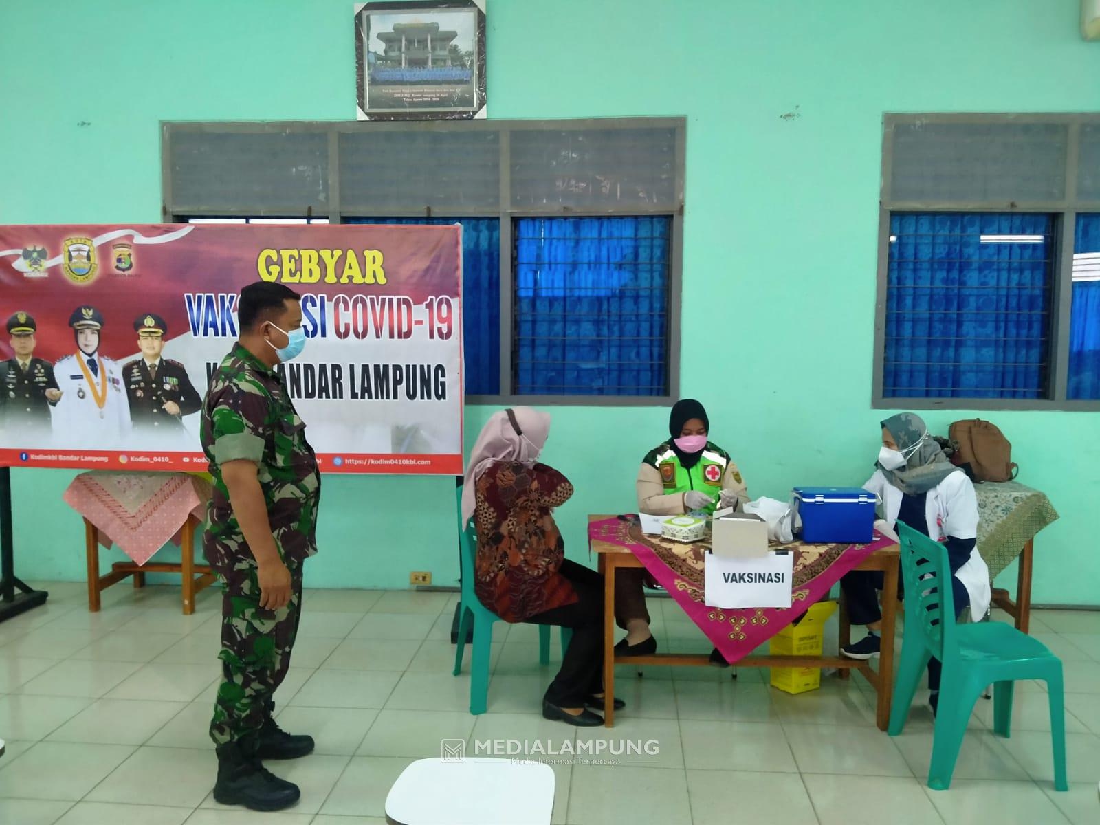Serbuan Vaksinasi Koramil Kedaton Menyasar Pelajar SMK 2 Mei