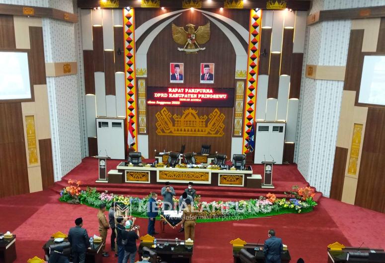 DPRD Pringsewu Sahkan APBD Tahun 2022
