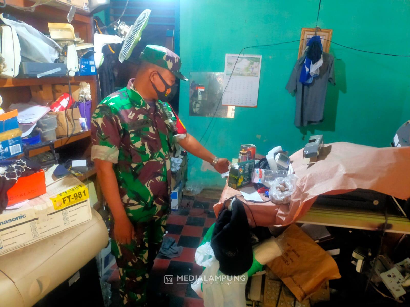 Babinsa Serda Jasmin Monitoring Temuan Mayat di Mess Fajar Agung