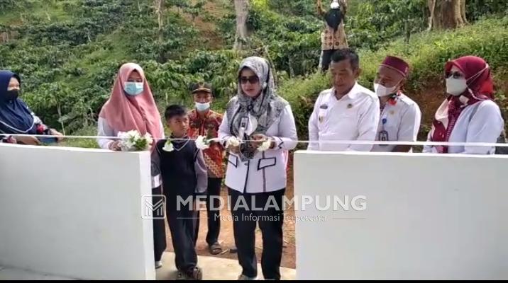 Camat Sri Resmikan Bangunan Gedung Posyandu Pekon Giham Sukamaju 