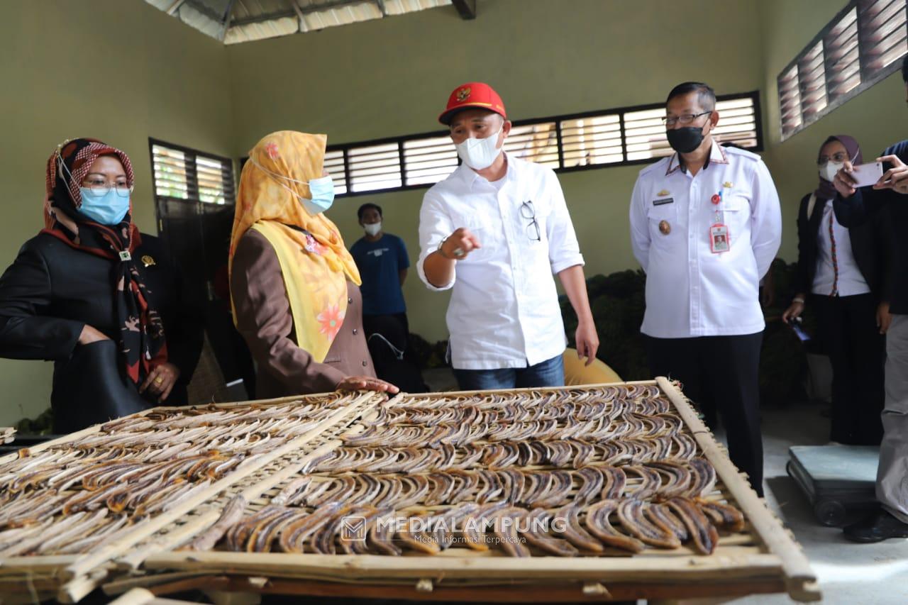 Parosil Siap Bantu Promosikan IKM Sentra Pisang Sale KWT Tribudi Syukur 