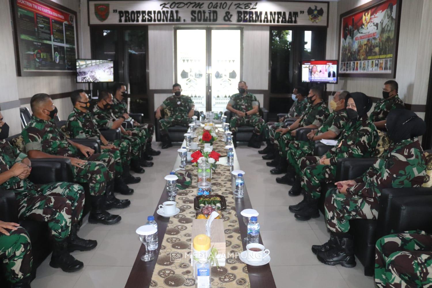 Kolonel Inf Romas Sambut Kunker Tim Verifikasi Korem 043/Gatam di Kodim 0410/KBL