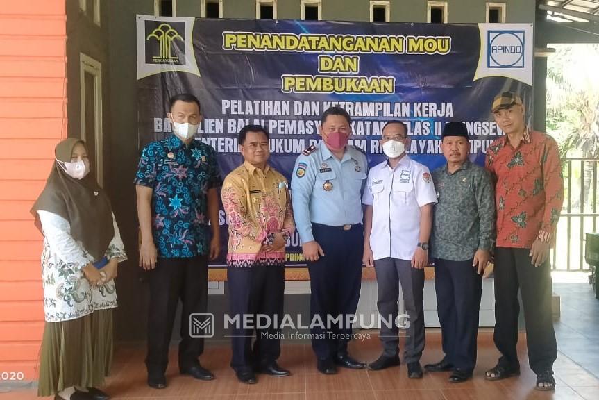 Warga Binaan Bapas Pringsewu Dapat Pelatihan Menjahit