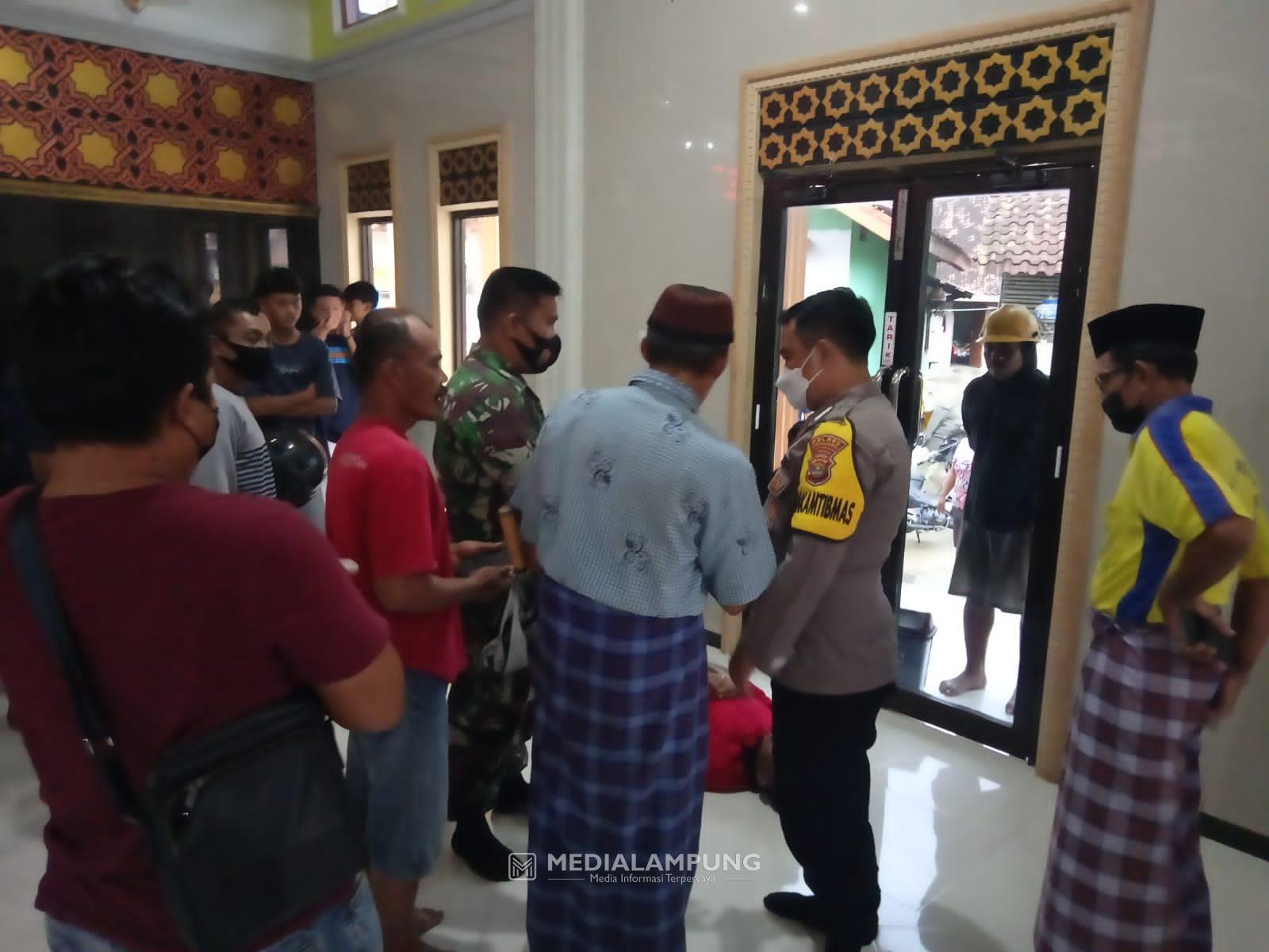 Penemuan Jasad Pria dalam Masjid di Pringsewu Viral di Media Sosial