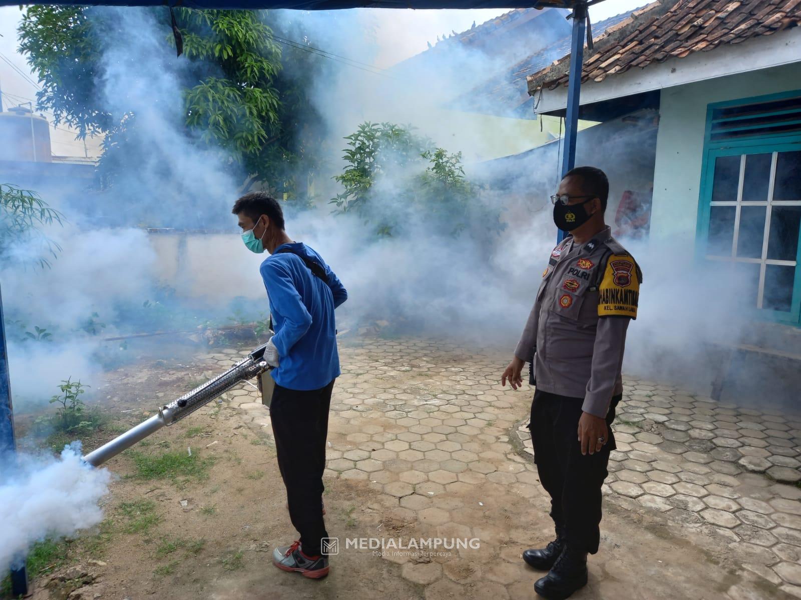 Tim Puskesmas Sawahlama Lakukan Fogging di RT 07 dan RT 08