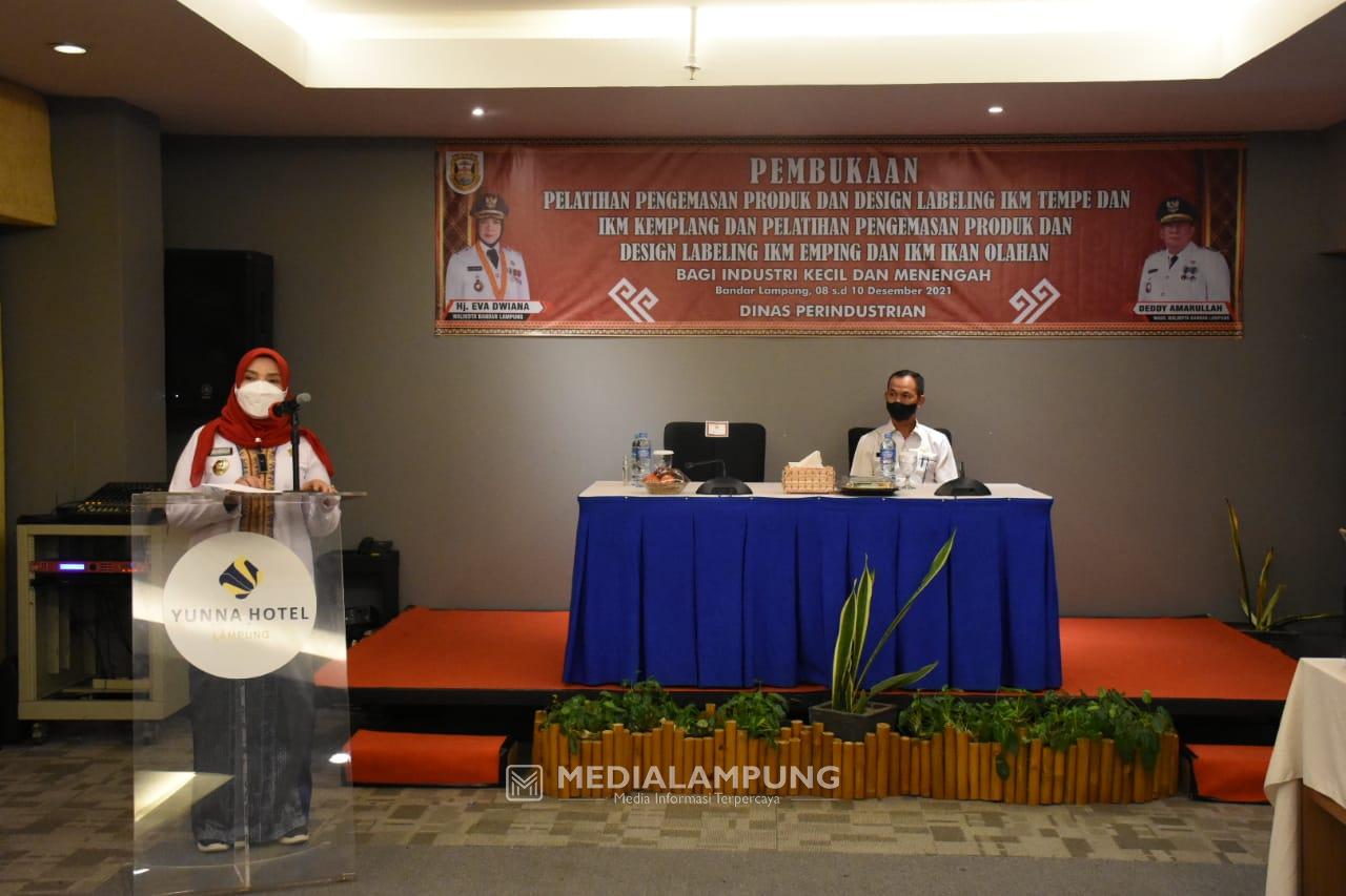 Bunda Eva Buka Pelatihan Pengemasan Produk IKM