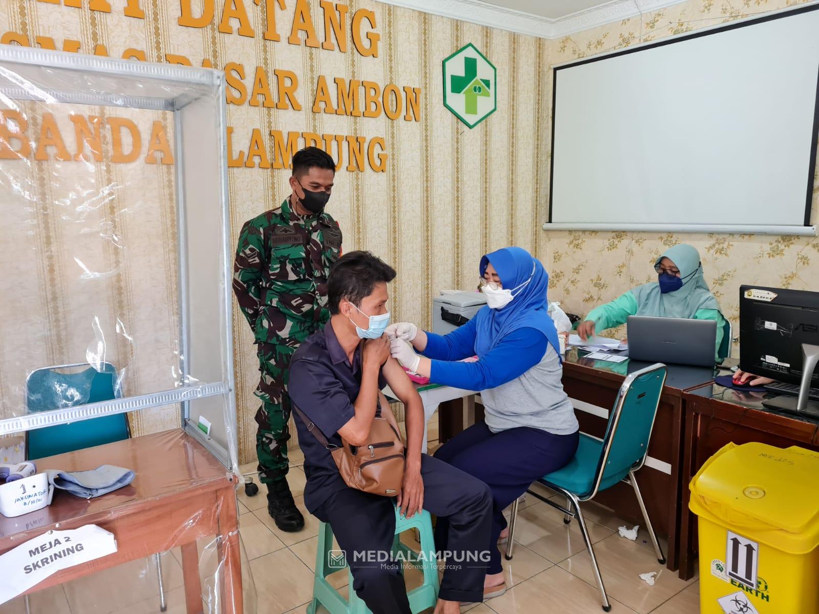 Koramil TBS dan Puskesmas Pasar Ambon Gelar Vaksinasi Covid untuk Masyarakat