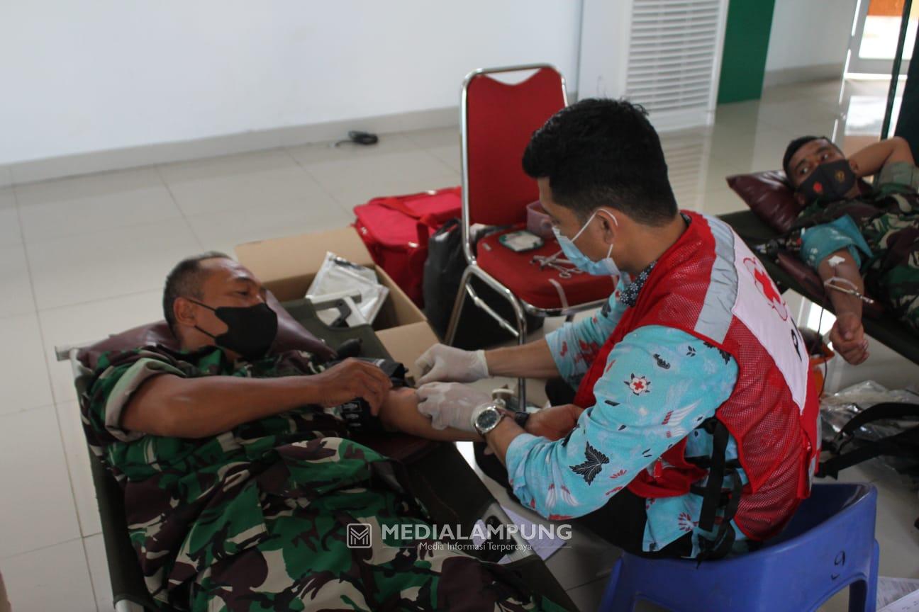Peringati Hari Juang Kartika Ke-76, Prajurit Kodim 0410 Ikut Donor Darah
