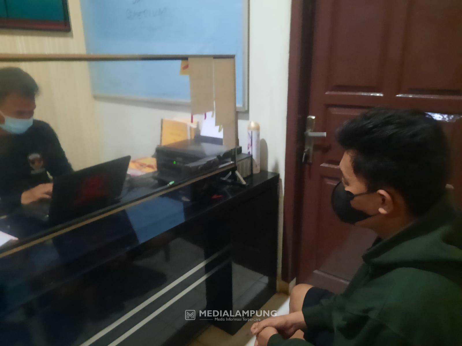 Sat Reskrim Polres Lampura Amankan Tersangka Pengunggah Video Mesum