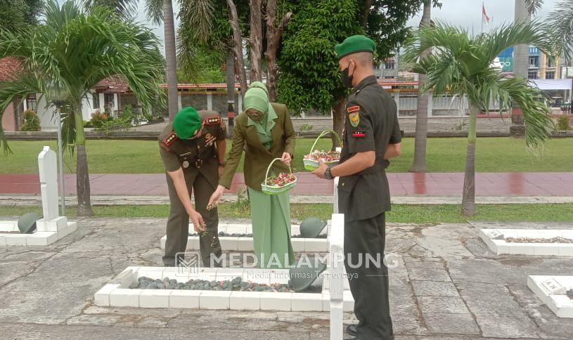 Peringati Hari Juang TNI AD, Dandim Romas Ikuti Upacara Ziarah di TMP Tanjung Karang
