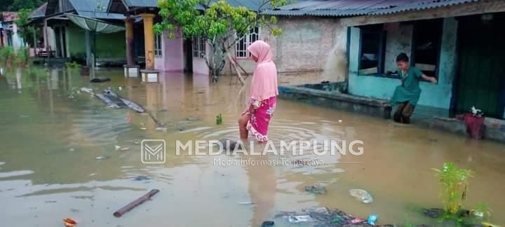 Banjir Bandang Terjang Kelumbayan