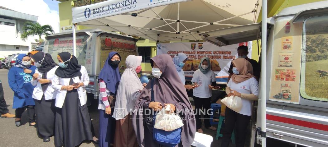 Melalui Bazar Rebo, Disperindag Lampung OP Minyak Goreng Jelang Nataru