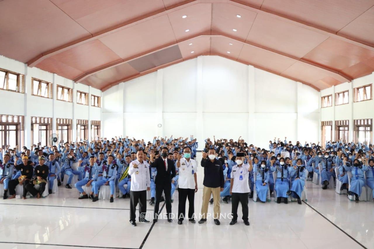 Agus Istiqlal Berikan Pembekalan Umum di SMA Kebangsaan