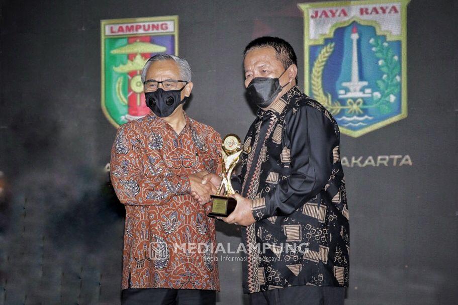 Berhasil Percepat Akses Keuangan Daerah, Gubernur Arinal Raih Penghargaan TPAKD Award 2021