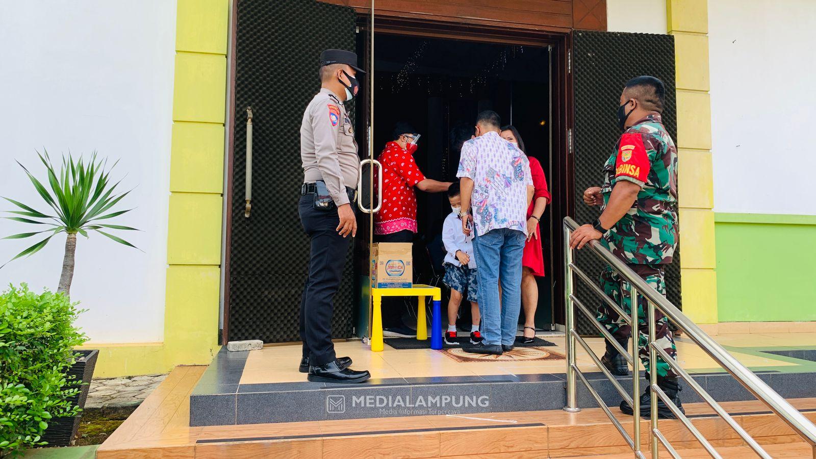 Personel Kodim KBL dan Kepolisian Lakukan Pengamanan di Sejumlah Gereja