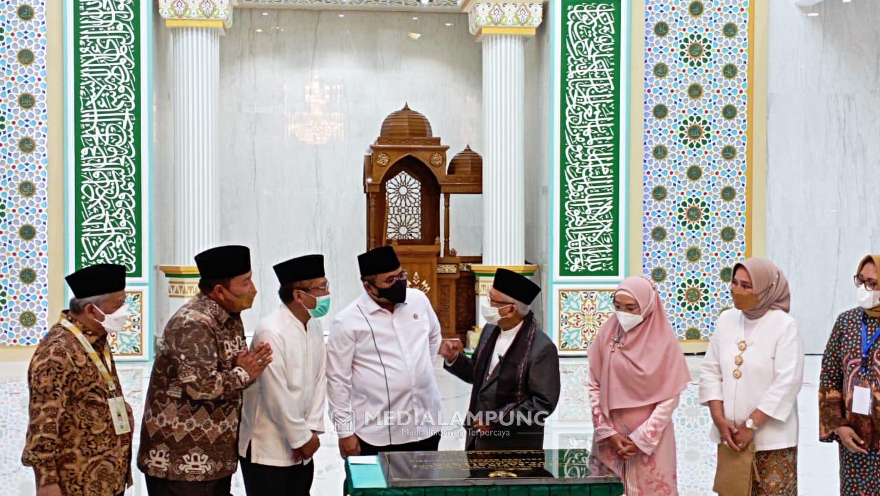 Resmikan Masjid Safinatul Ulum UIN Lampung, Wapres Harapkan IPTEK Berpadu dengan IMTAK