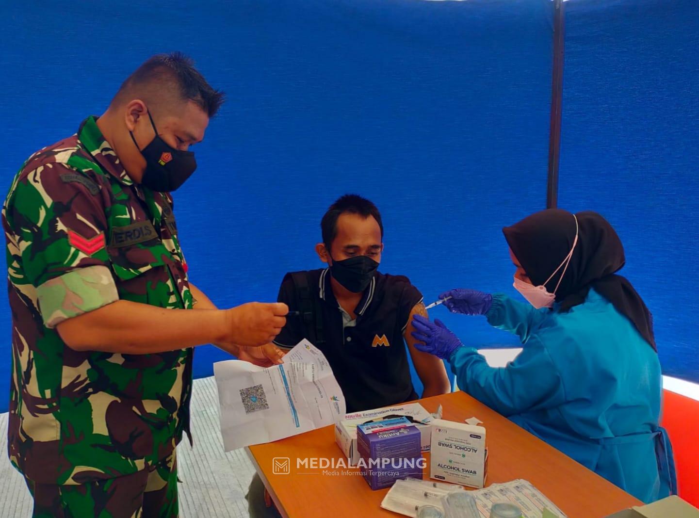 Koramil Kedaton Gelar Serbuan Vaksinasi Covid-19 19 di Wilayah Labuhanratu