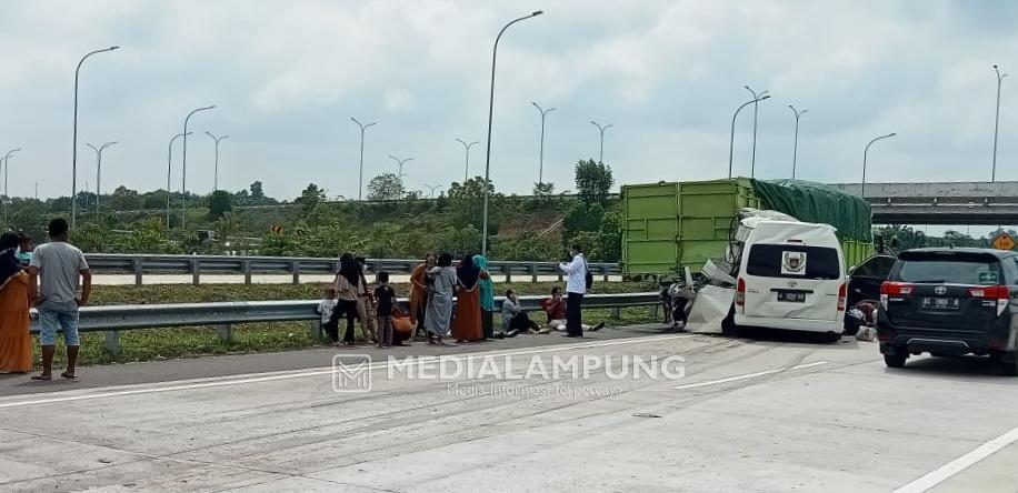 Penjelasan HK Soal Lakalantas Minibus Hiace dan Truk Fuso di KM 108 Ruas Tol Bakau-Terbanggi