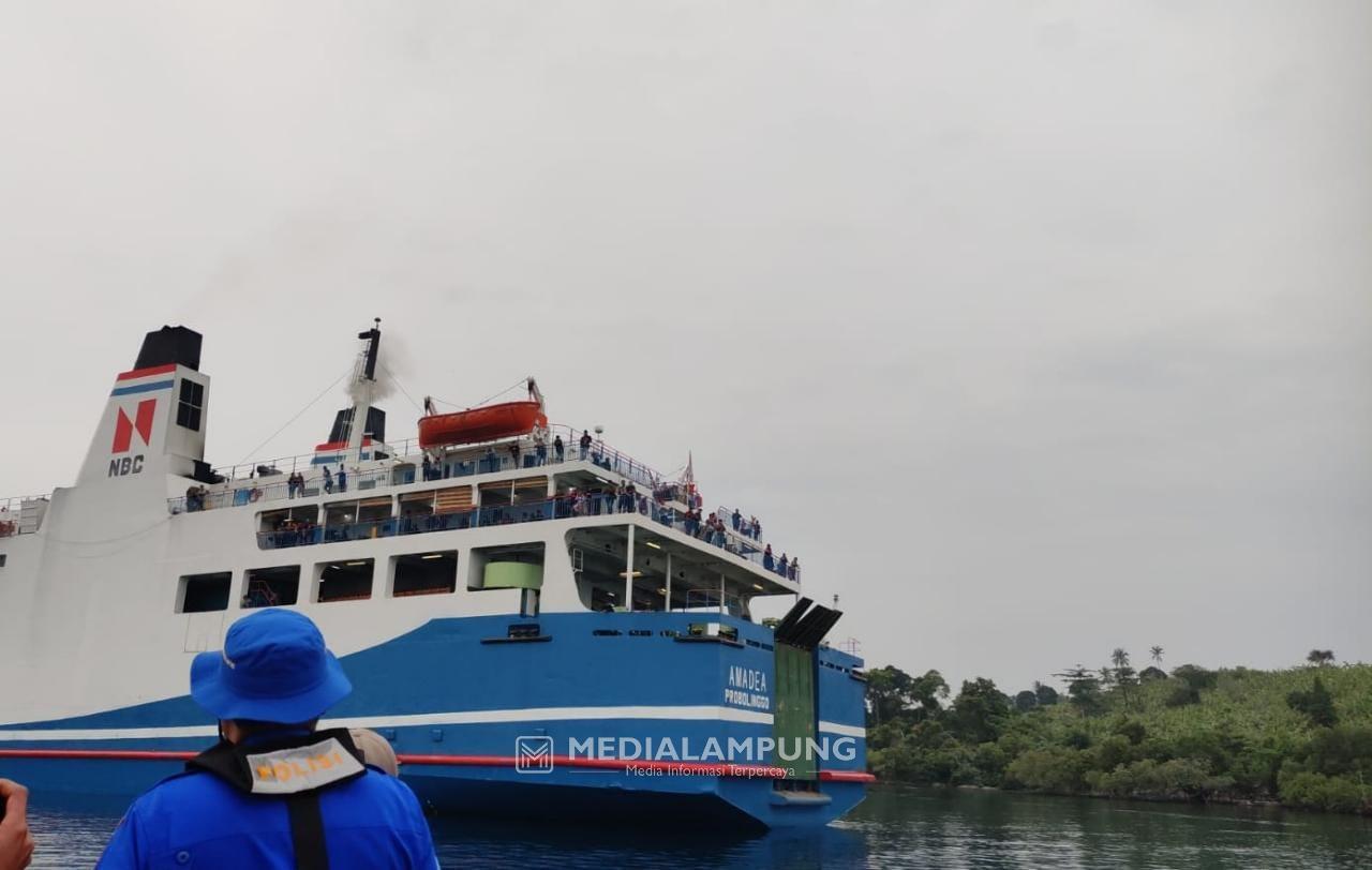 12 Jam Lebih KMP Amadea Kandas di Perairan Pulau Kandang Lunik Bakauheni