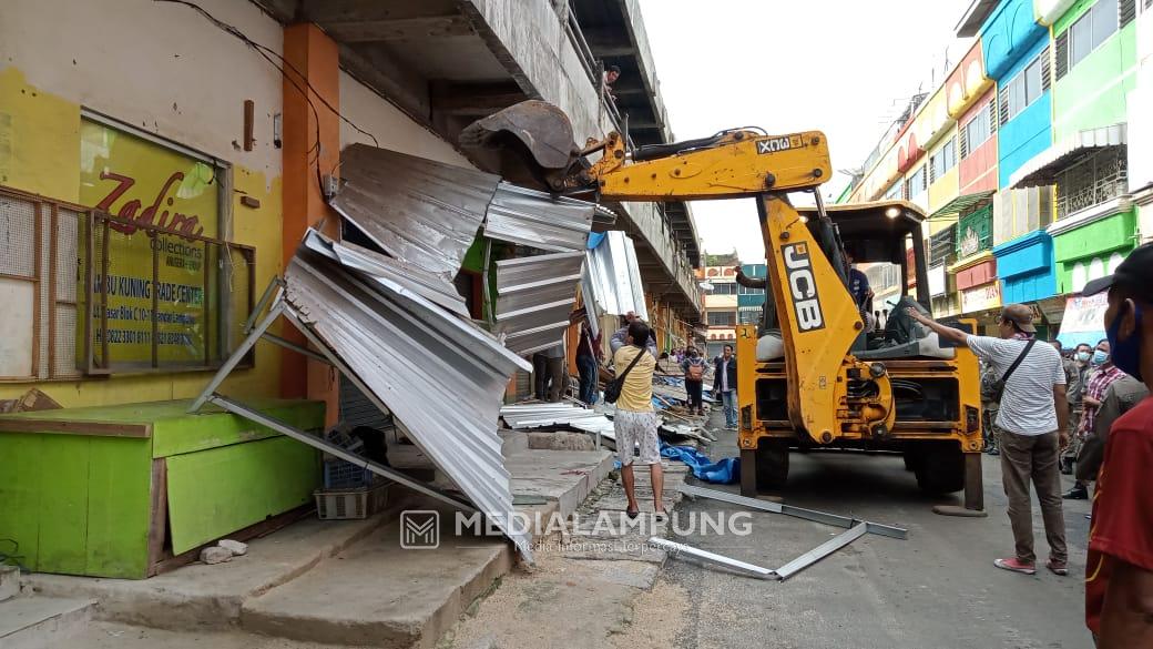 Pemkot Bandarlampung Bongkar Paksa Lapak PKL