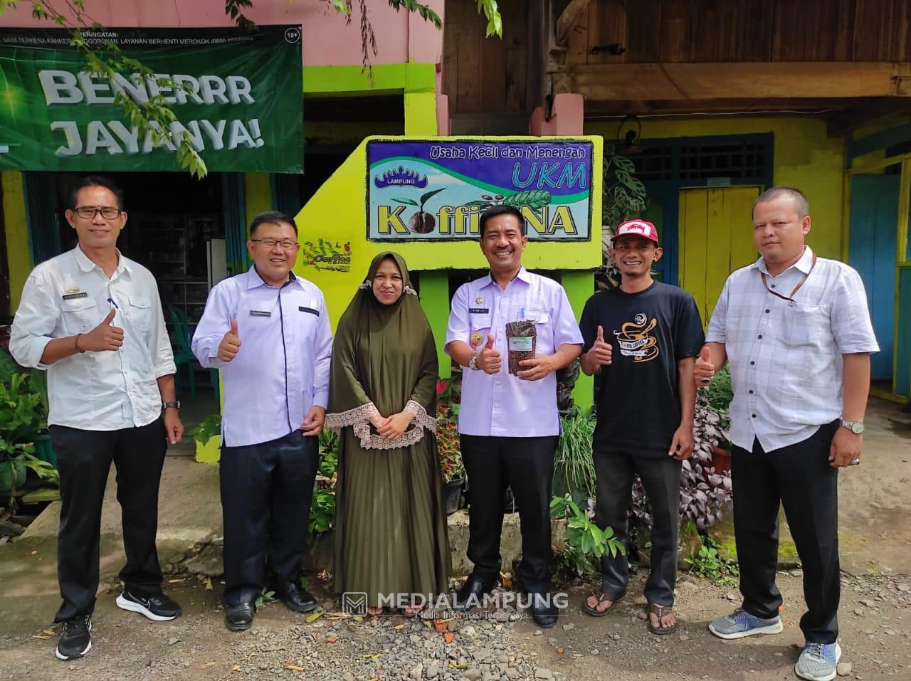 Jalin Silaturahmi, Kadis Koperasi dan UMKM Waykanan Kunjungi Sejumlah UKM di Banjit