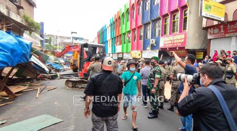 Kodim KBL Kawal Eksekusi Lapak PKL di Pasar Bambu Kuning