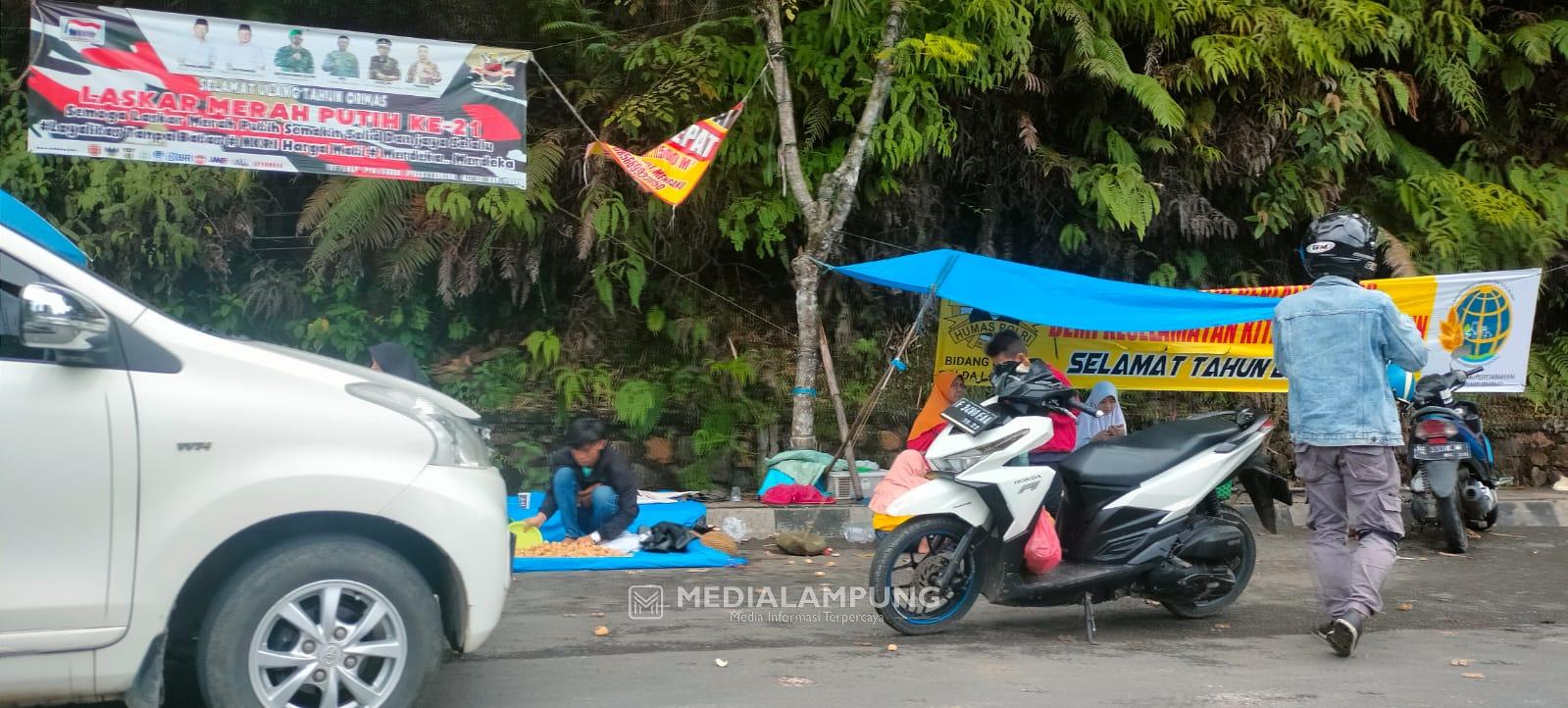 Selain Marak Pedagang Musiman, Pengunjung  Taman Hamtebiu Abaikan Prokes