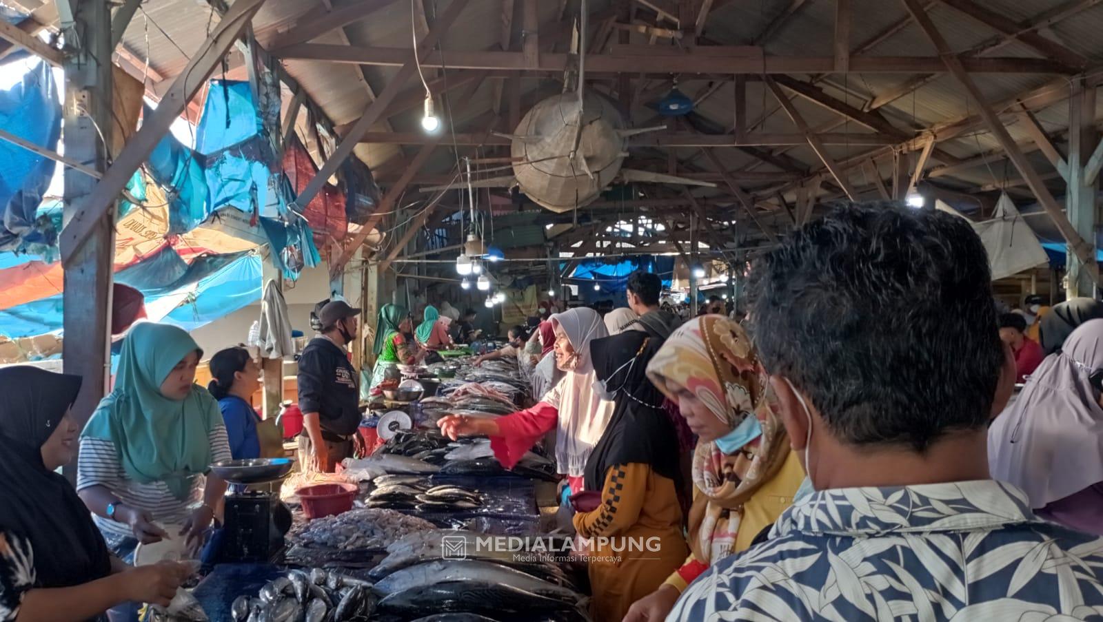 Awal Tahun 2022, Penjual Ikan di Bandarlampung Raih Untung Dua Kali Lipat